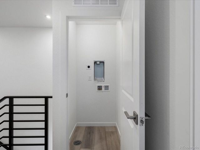 2060 S Holly St 3, Denver, CO 80222