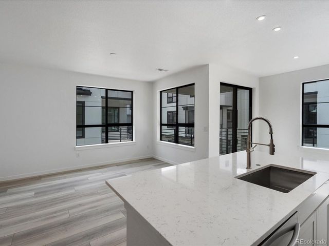 2060 S Holly St 3, Denver, CO 80222