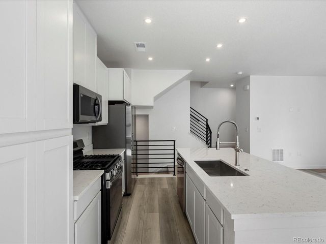 2060 S Holly St 3, Denver, CO 80222