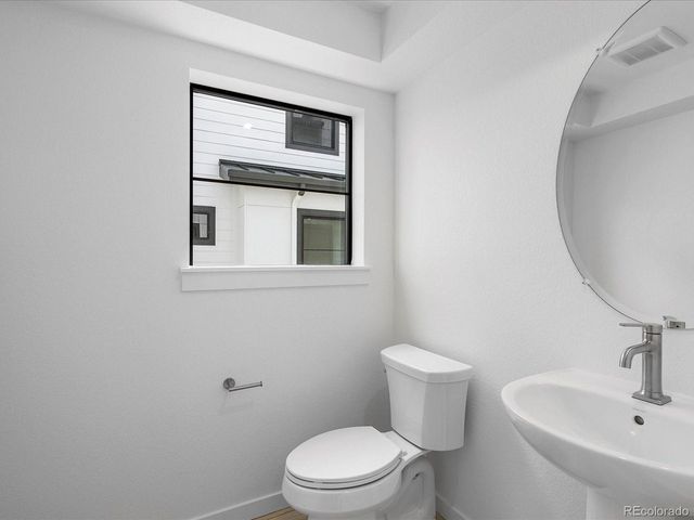 2060 S Holly St 3, Denver, CO 80222