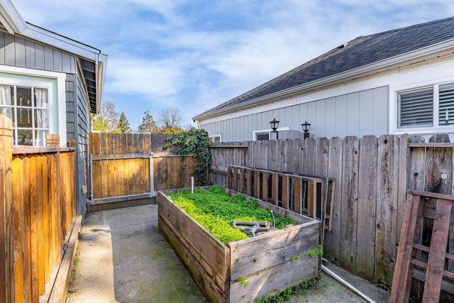 624 S Ivy Street, Medford, OR 97501