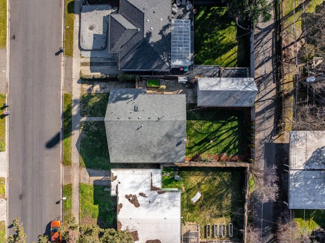 624 S Ivy Street, Medford, OR 97501