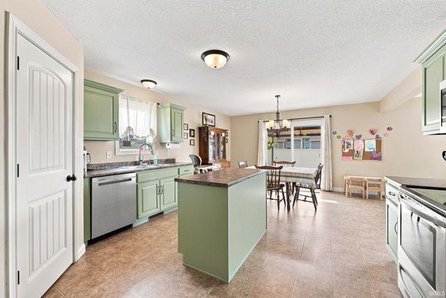 8211 Queenboro Court, Fort Wayne, IN 46835