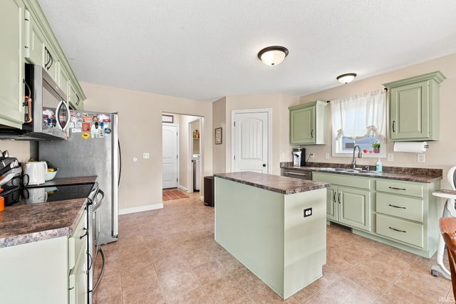 8211 Queenboro Court, Fort Wayne, IN 46835