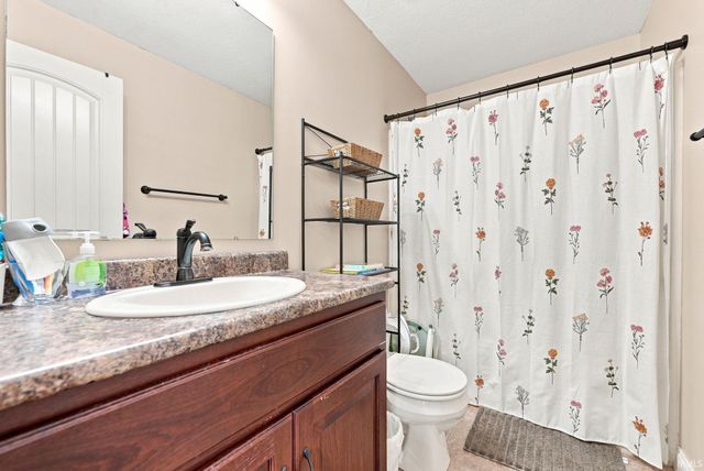 8211 Queenboro Court, Fort Wayne, IN 46835
