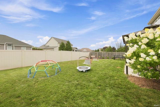 8211 Queenboro Court, Fort Wayne, IN 46835