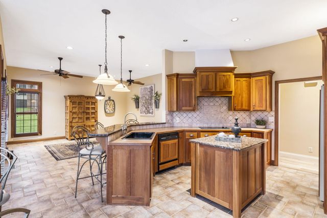 2421 Candlebark Lane, Lebanon, MO 65536