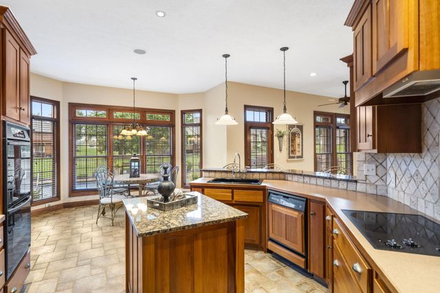 2421 Candlebark Lane, Lebanon, MO 65536