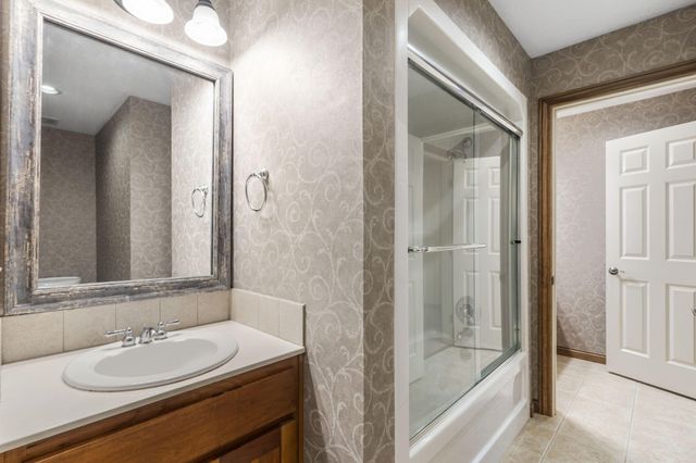 2421 Candlebark Lane, Lebanon, MO 65536