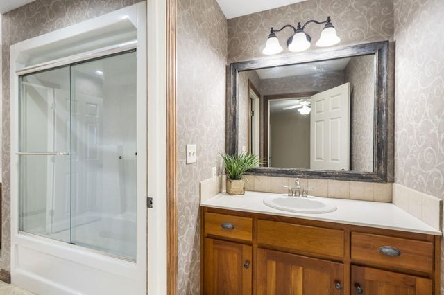 2421 Candlebark Lane, Lebanon, MO 65536