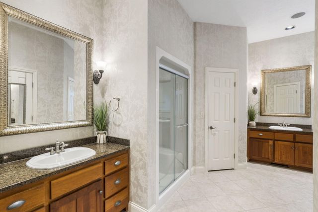 2421 Candlebark Lane, Lebanon, MO 65536