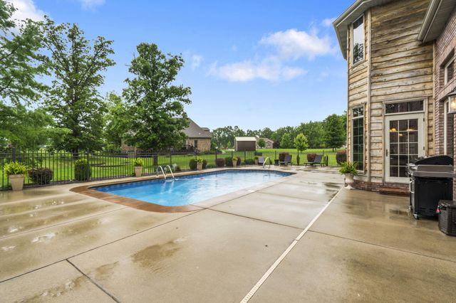 2421 Candlebark Lane, Lebanon, MO 65536