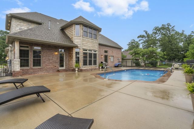 2421 Candlebark Lane, Lebanon, MO 65536