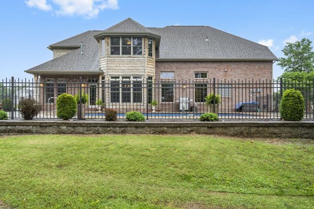 2421 Candlebark Lane, Lebanon, MO 65536