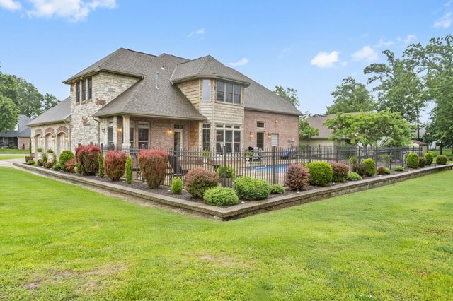 2421 Candlebark Lane, Lebanon, MO 65536