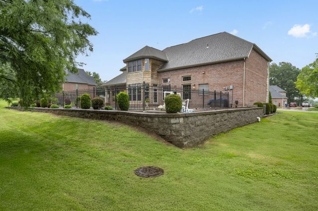 2421 Candlebark Lane, Lebanon, MO 65536