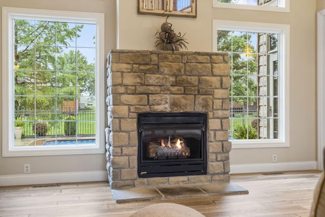 2421 Candlebark Lane, Lebanon, MO 65536