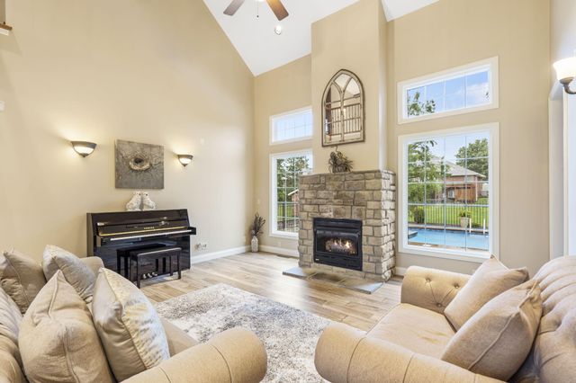 2421 Candlebark Lane, Lebanon, MO 65536