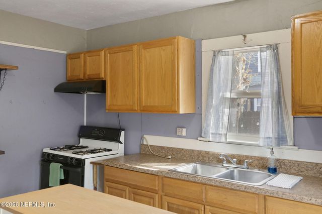 2048 REDWING Street, Jacksonville, FL 32206