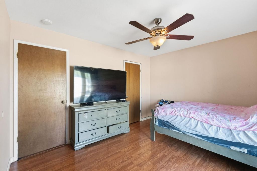 Image 13 of property listing at 5038 W Donner Avenue, Fresno, CA 93722