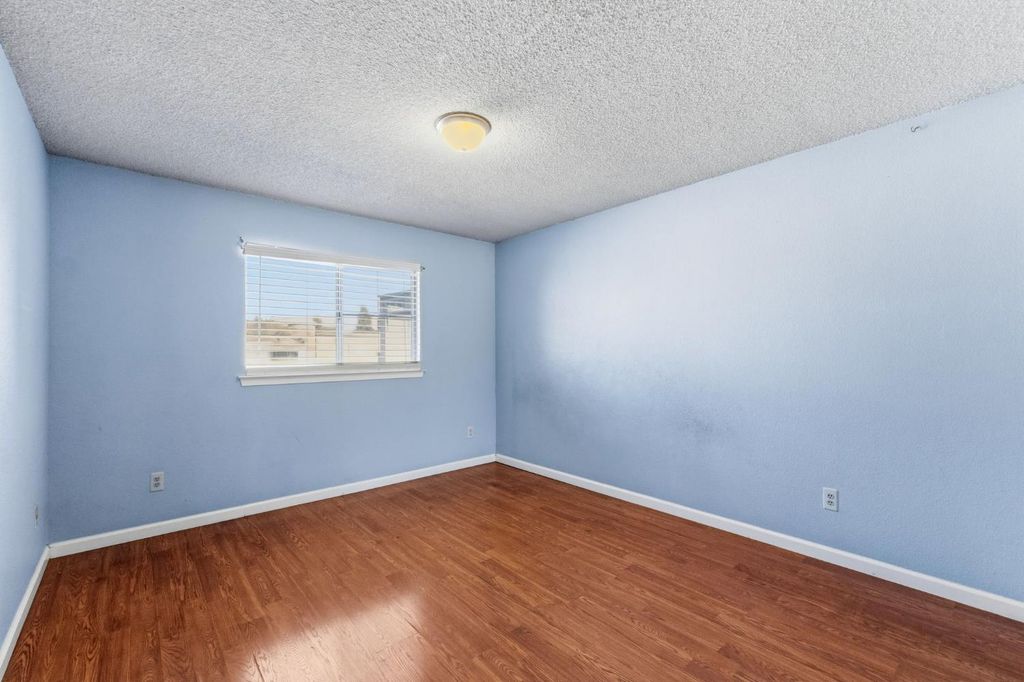 Image 17 of property listing at 5038 W Donner Avenue, Fresno, CA 93722