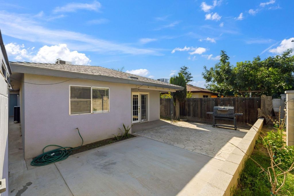 Image 24 of property listing at 5038 W Donner Avenue, Fresno, CA 93722