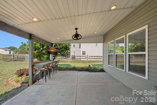 1918 Leesburg Drive, Clover, SC 29710