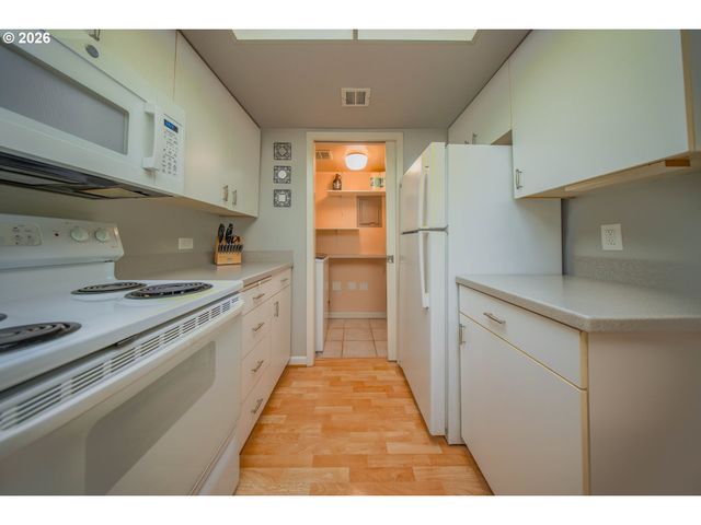6605 W BURNSIDE St 120, Portland, OR 97210