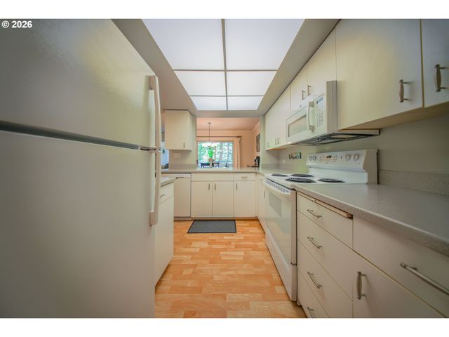 6605 W BURNSIDE St 120, Portland, OR 97210