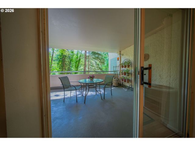 6605 W BURNSIDE St 120, Portland, OR 97210