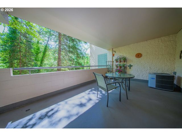 6605 W BURNSIDE St 120, Portland, OR 97210