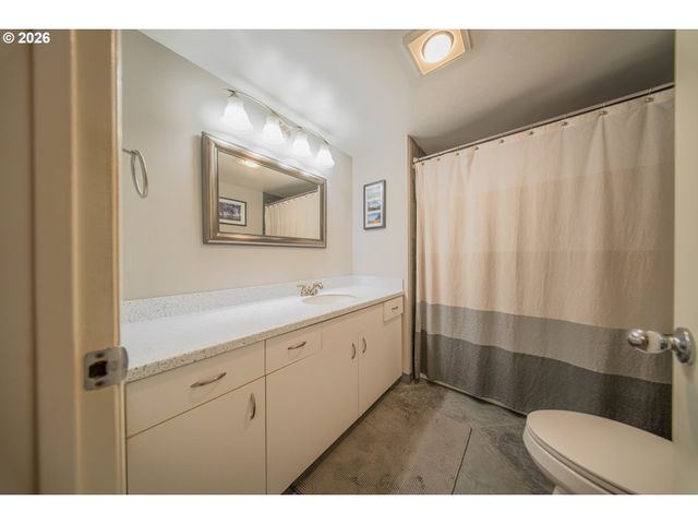 6605 W BURNSIDE St 120, Portland, OR 97210