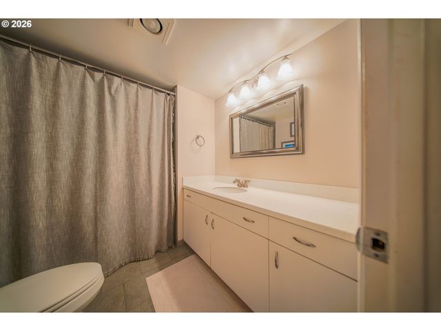 6605 W BURNSIDE St 120, Portland, OR 97210