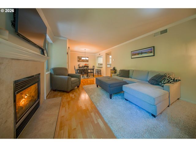 6605 W BURNSIDE St 120, Portland, OR 97210