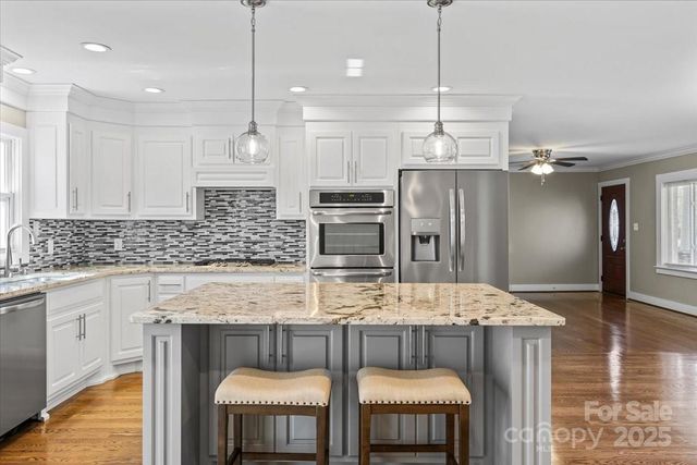 492 14th Avenue NE, Hickory, NC 28601