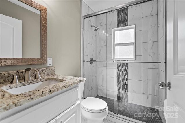 492 14th Avenue NE, Hickory, NC 28601