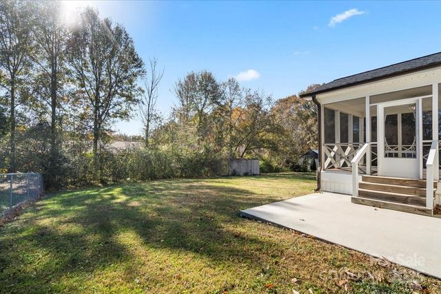 492 14th Avenue NE, Hickory, NC 28601