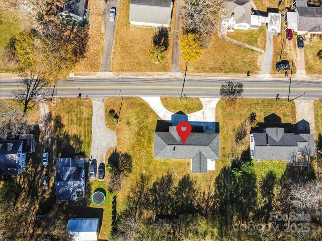 492 14th Avenue NE, Hickory, NC 28601