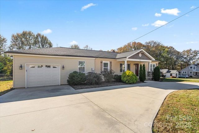 492 14th Avenue NE, Hickory, NC 28601