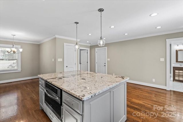 492 14th Avenue NE, Hickory, NC 28601