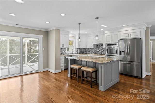 492 14th Avenue NE, Hickory, NC 28601