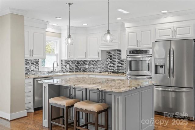 492 14th Avenue NE, Hickory, NC 28601