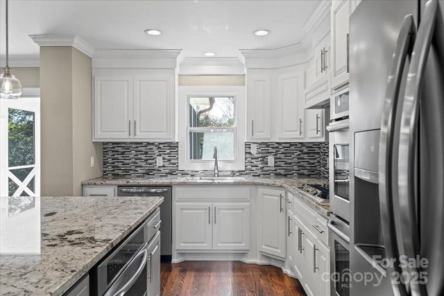 492 14th Avenue NE, Hickory, NC 28601