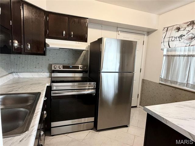 7594 Hazelcrest Drive B, Hazelwood, MO 63042