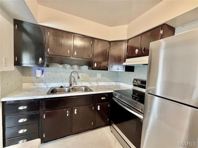 7594 Hazelcrest Drive B, Hazelwood, MO 63042