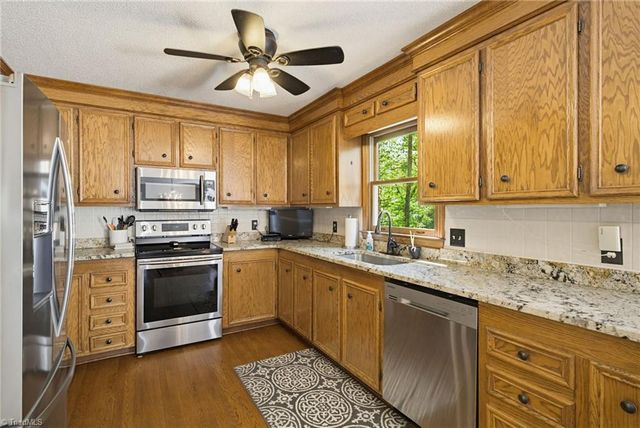 240 Lilac Drive, Kernersville, NC 27284