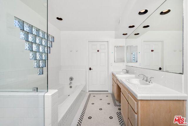 6206 Pacific Avenue 2, Playa Del Rey (los Angeles), CA 90293