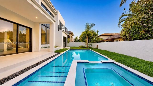16022 NW 83rd Ct, Miami Lakes, FL 33016