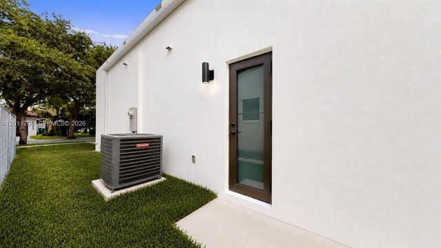 16022 NW 83rd Ct, Miami Lakes, FL 33016