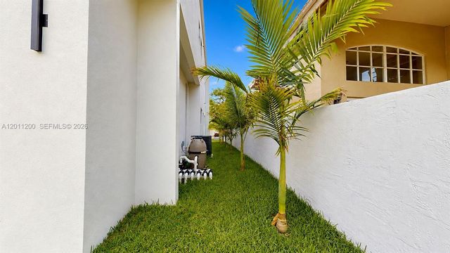 16022 NW 83rd Ct, Miami Lakes, FL 33016